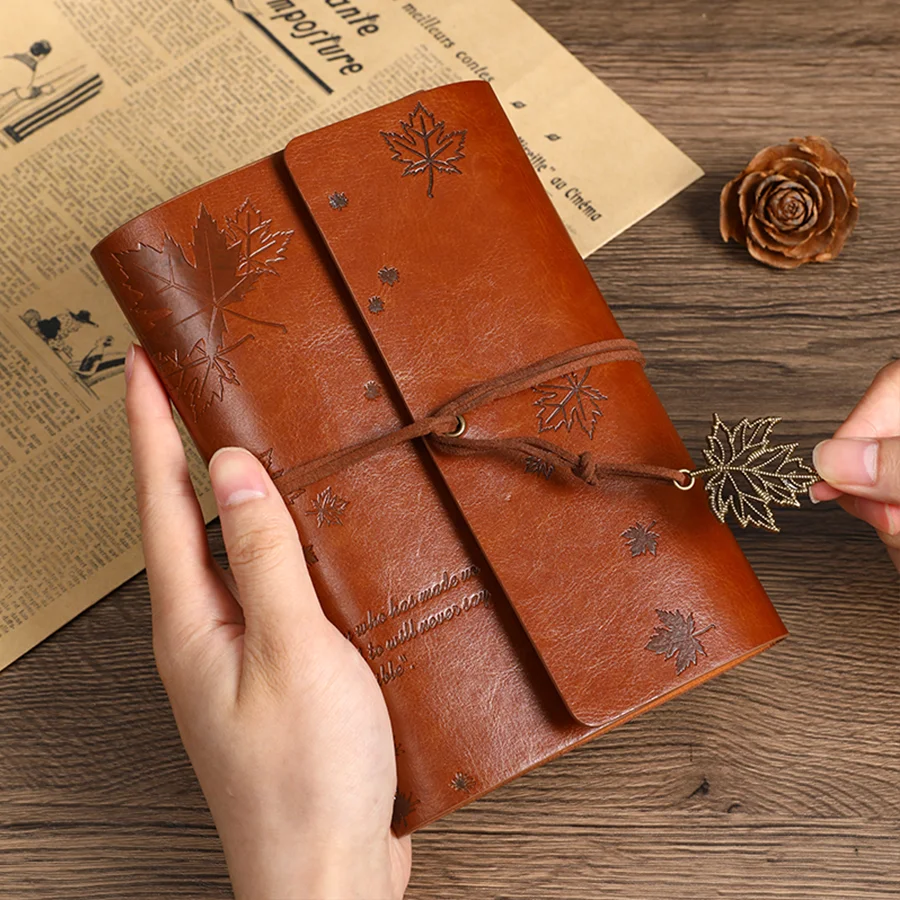 Retro-Ledereinband, nostalgisches Notizbuch mit gefallenen Blättern und Spiralringen für lose Blätter | Reisetagebuch | Handkontobuch im Waldstil – Detail 3