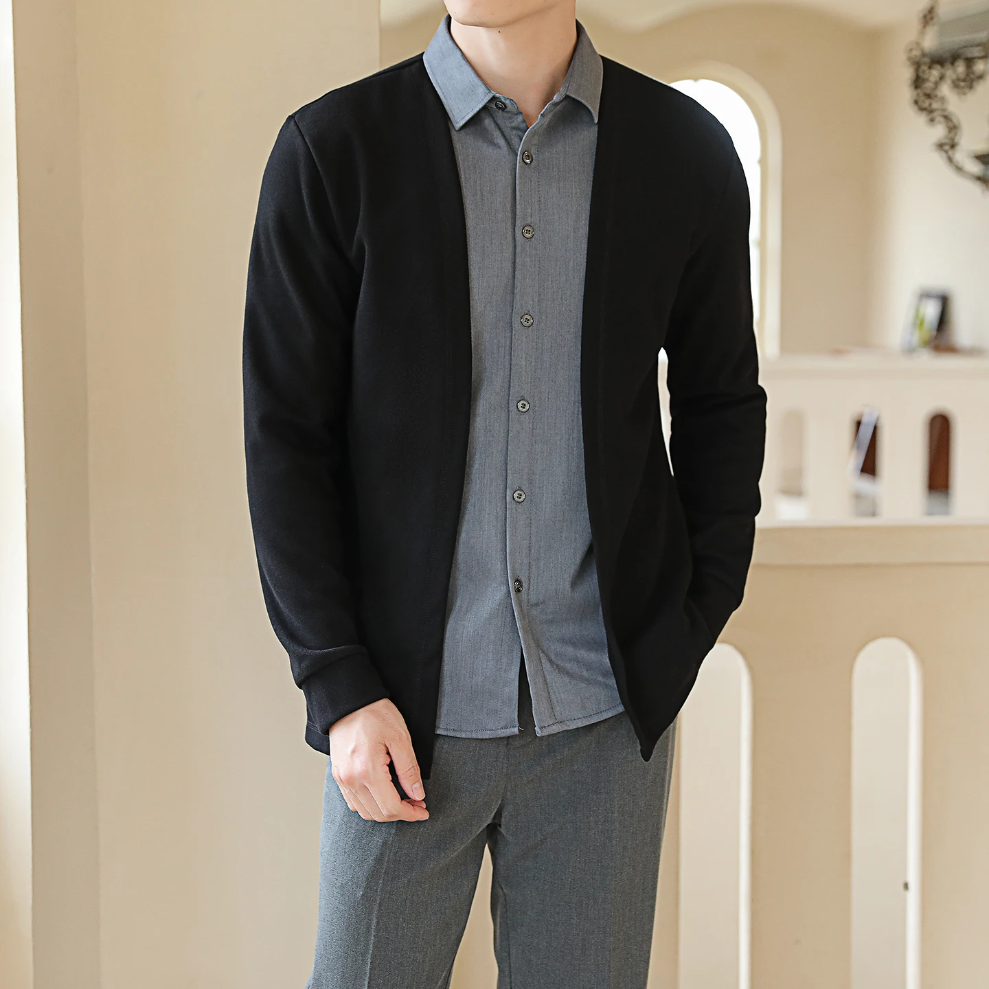 เสื้อสเวตเตอร์ผู้ชายดีไซน์ต่อผ้าแฟชั่น คุณภาพสูง สไตล์ลำลองธุรกิจ ทรงเข้ารูป แขนยาว แมทช์ได้กับทุกชุด ถักทออย่างดี