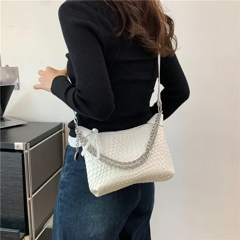 

2025 Women's Quilted Leather Bag Fashionable Shoulder Tote Purse for Work Daily Commute Casual Travel Essentials