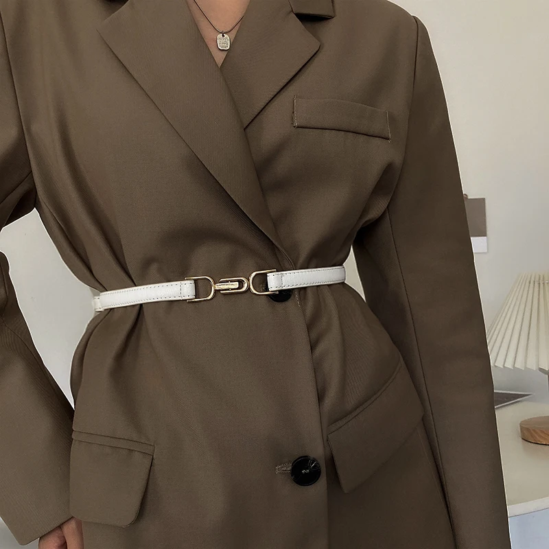 Hebilla de aleación de cuero PU flaco a la moda, diseño de marca personalizado, cinturón fino de piel sintética para vestido vaquero