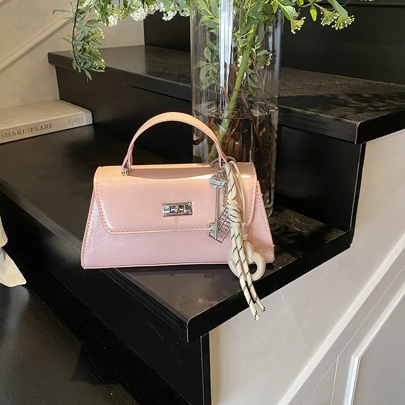 

2025New Summer Unique Versatile Handbag Crossbody Shoulder Bag for Women Stylish Lightweight Minimalist Design Trendy Accessory