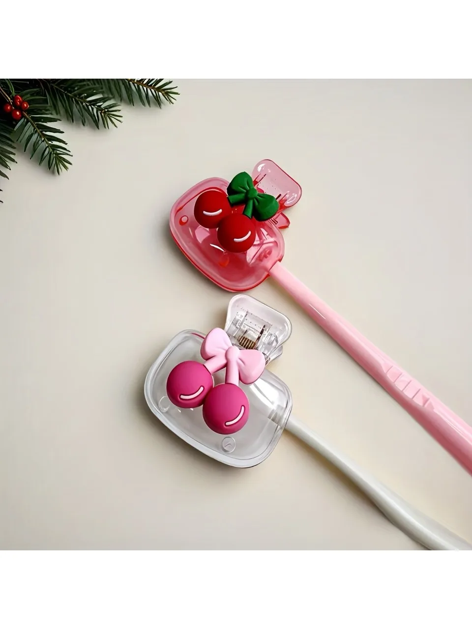Éléments de design mignons en forme de cerise associés à un protège-tête de brosse à dents, adaptés à un usage domestique ou à un transport en voyage