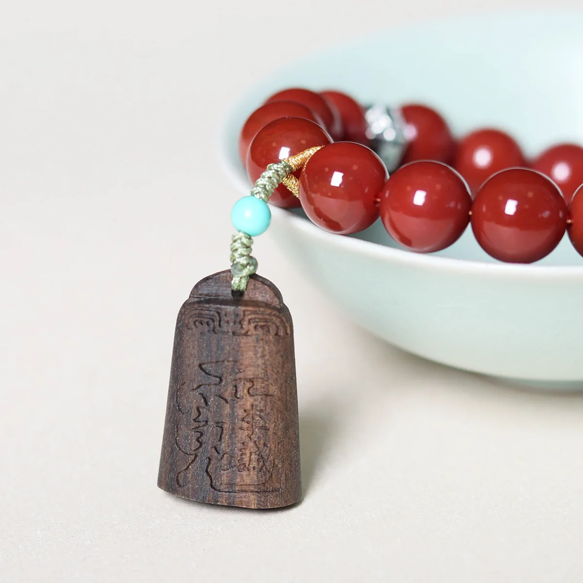 

Red Agate Single Loop Bracelet Sandalwood Carved General Li Cheng Luck Bracelet for Women Gifts