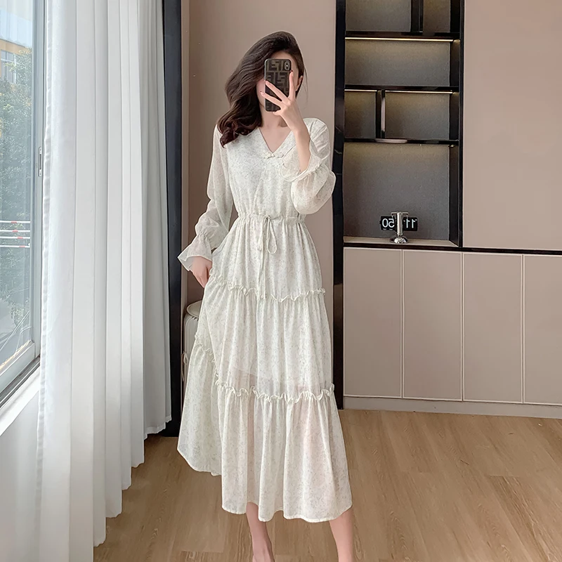 Spring/Summer New Ivory White Printed Dress Vintage Sweet V-Neck Button Design Bubble Sleeves Fairy Long sleeved Dress