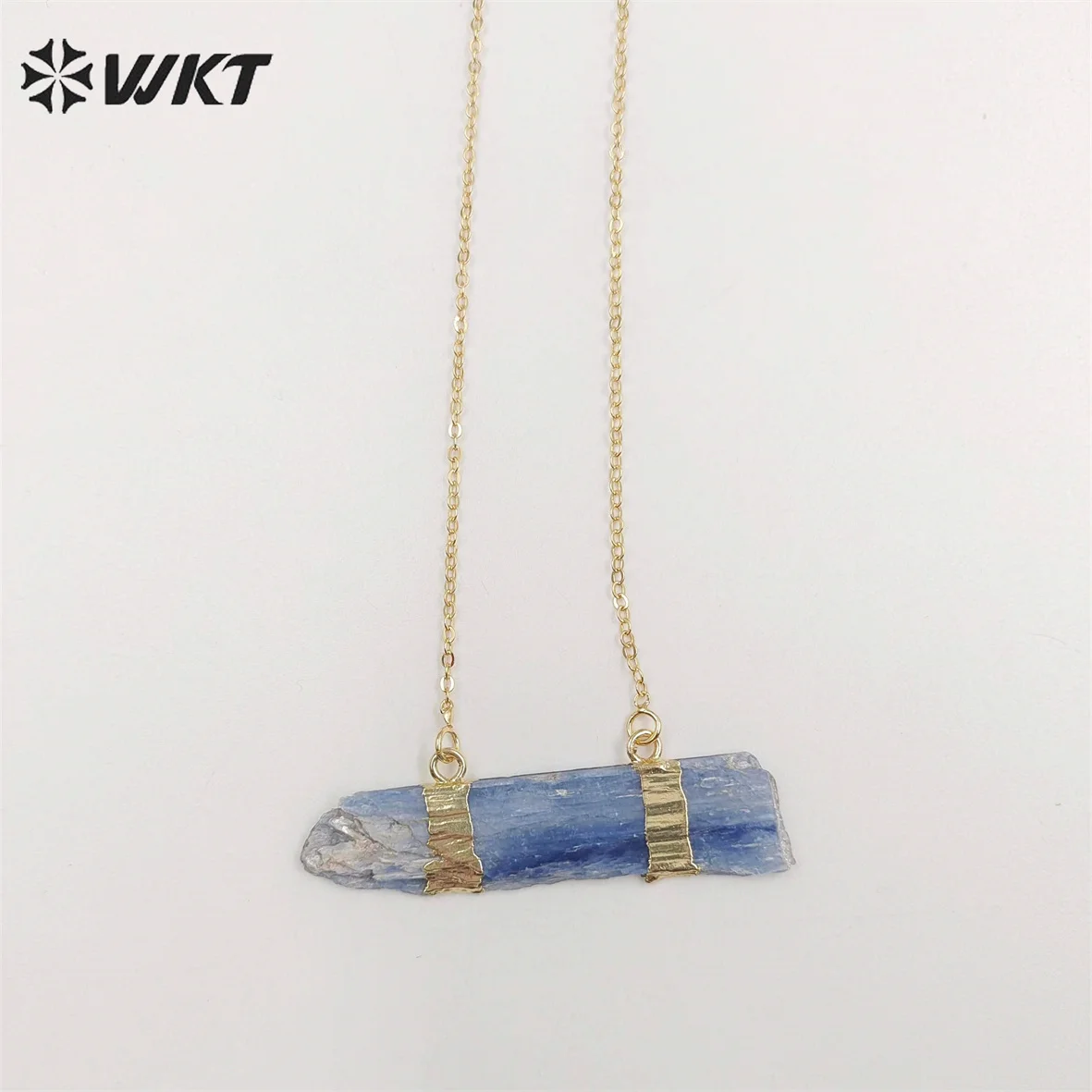 WT-N482  Fashion Wholesale Raw Blue Kyanite Pendant Necklace Charm With Gold Electroplated Double Loops Accessories