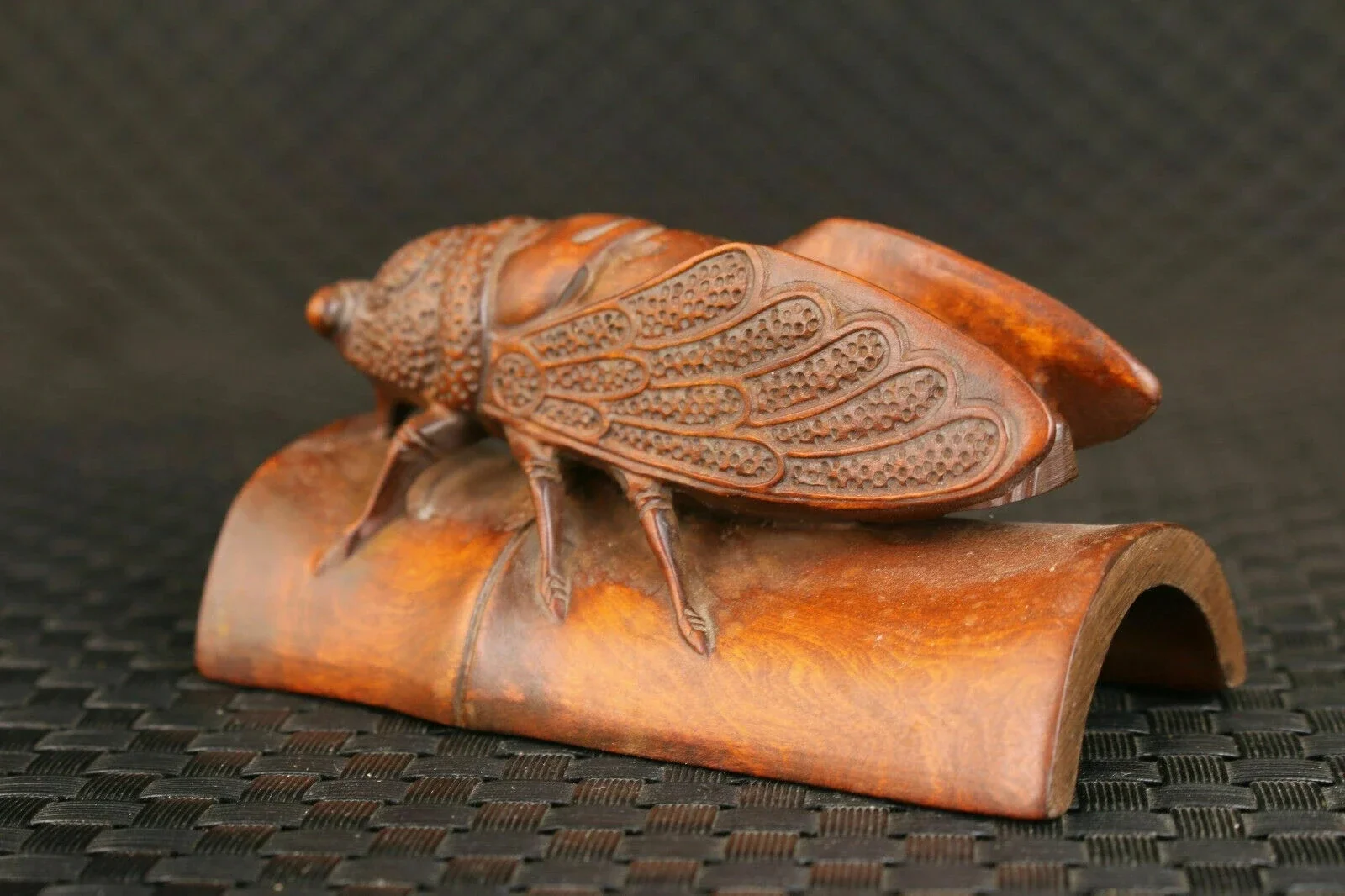 Japanese boxwood hand carved cicada Figure statue netsuke collectable art