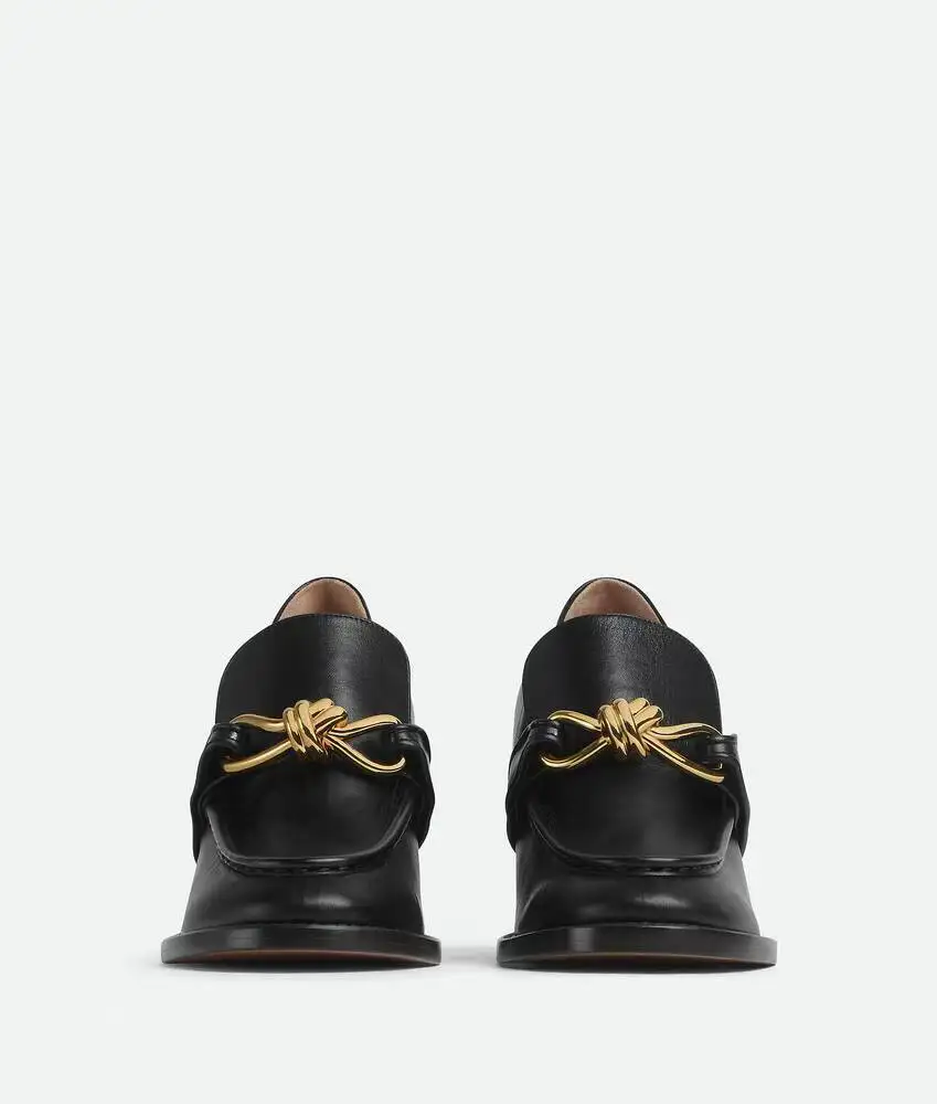 

Женские лоферы на платформе с круглым носком, черные, с металлическим декором, на массивном высоком каблуке, без застежек, большие размеры