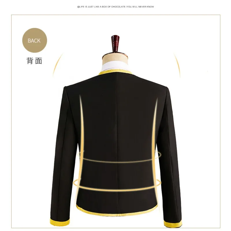 بدلة رجالية باللون الأسود المذهّب مع الذهب على طراز المحكمة الأوروبية للرجال برئاسة ملهى ليلي DJ أزياء قصيرة الزي العسكري ثوب الأداء