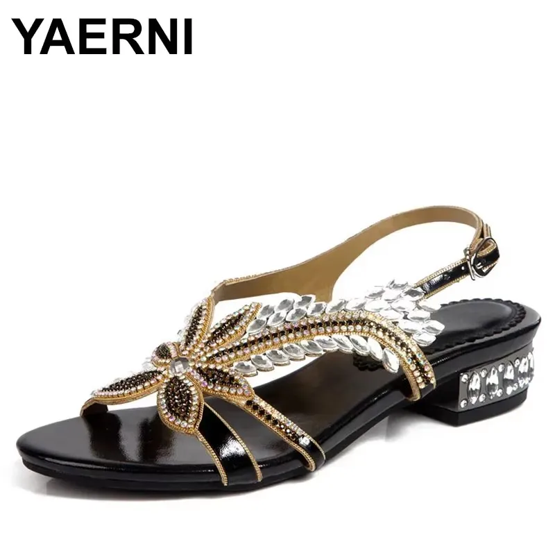 

2025 женские босоножки с золотыми стразами на низком каблуке, большие размеры 43, 44, летняя обувь, вечерние сандалии с ремешком на щиколотке, черный, фиолетовый