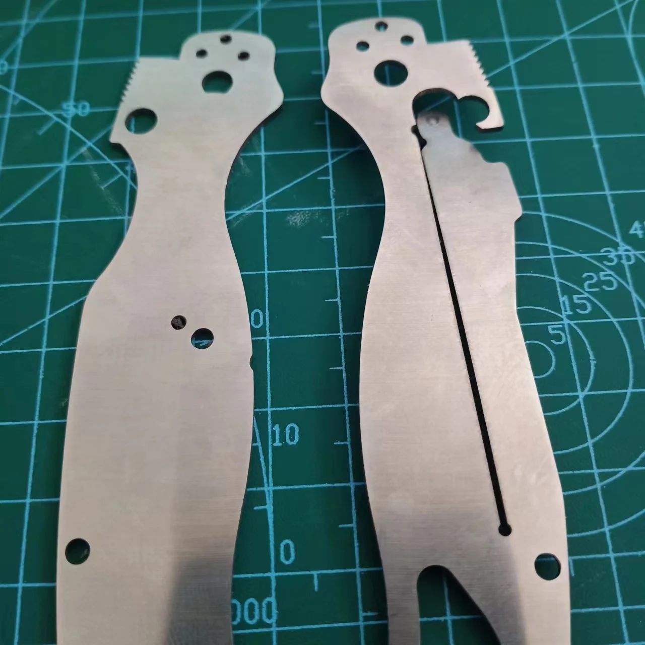 1 Pair Silver Weight Reduction Hole Liners Spacer For Spyderco C81 Paramilitary2 Knives