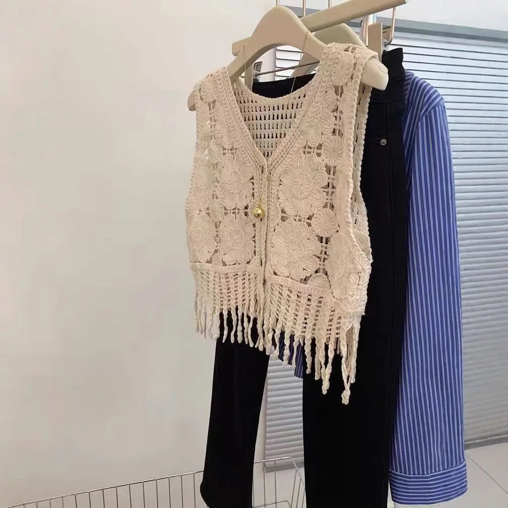 2026 Hollow Crochet Knitted Cardigan Lace Small Grace Special Beautiful Suspender Sleeveless V-neck Vest Top with Women Outside