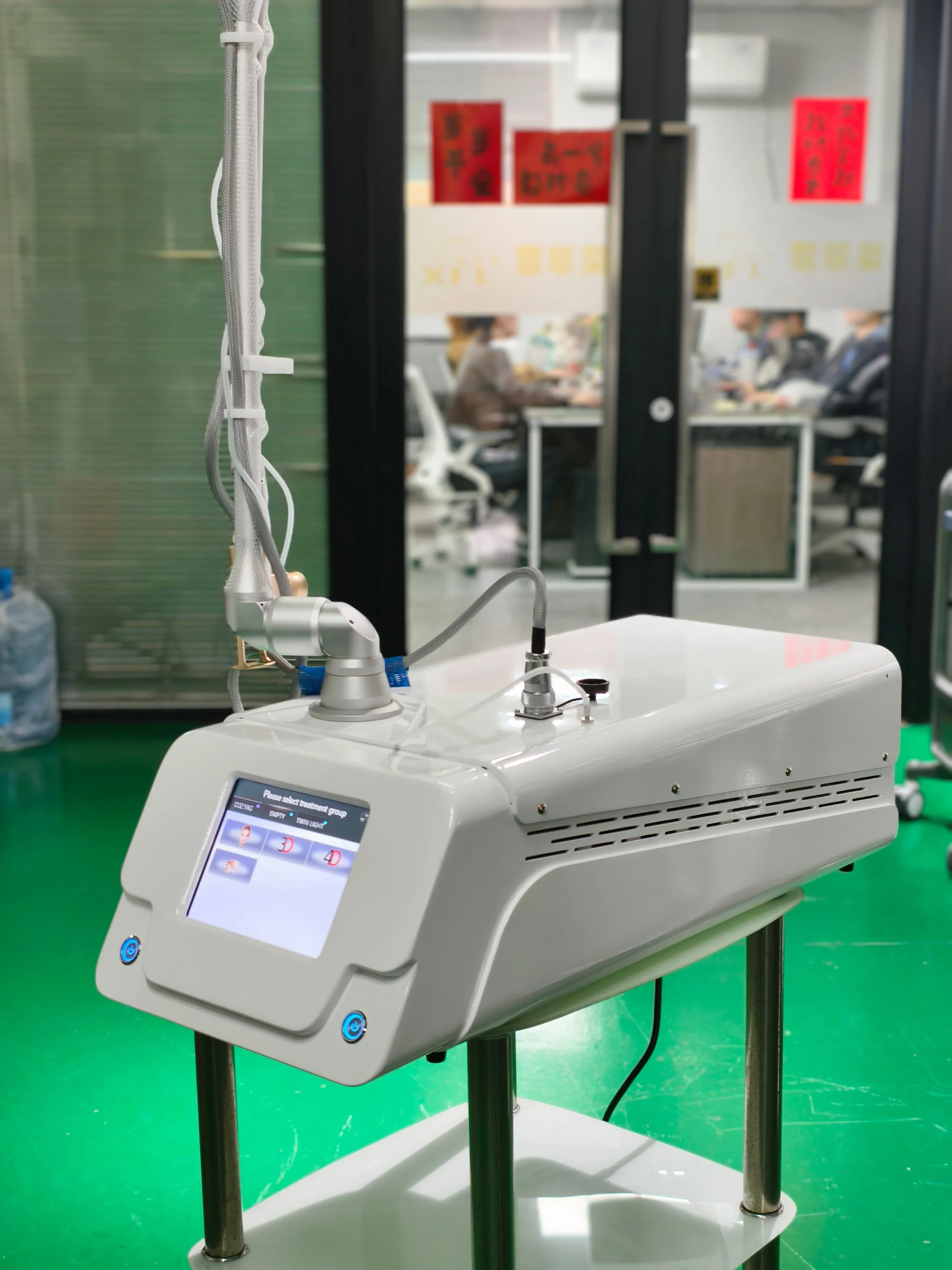 Professional Portable CO2 Bison Fractional  Machine 4D Fotona Mini Treatment Device for Salon Gestational Mark Removal
