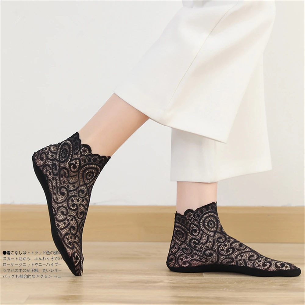 Damen Schöne Blumenspitze Socken Mode Sommer Mesh Kurze Süße Hohl Chaussette Weiche Baumwolle Unten Rutschfeste Lose Sokken – Detail 4