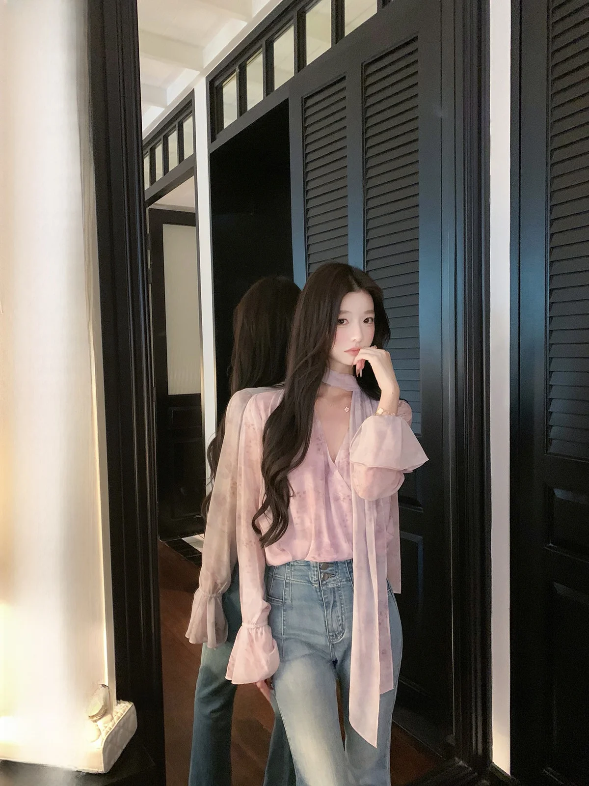 

Yoyozhang Soft Windbreaker V-Neck Floral Printed Sash Chiffon Shirt Women Spring Casual Style Long Sleeve Floral Chiffon Top