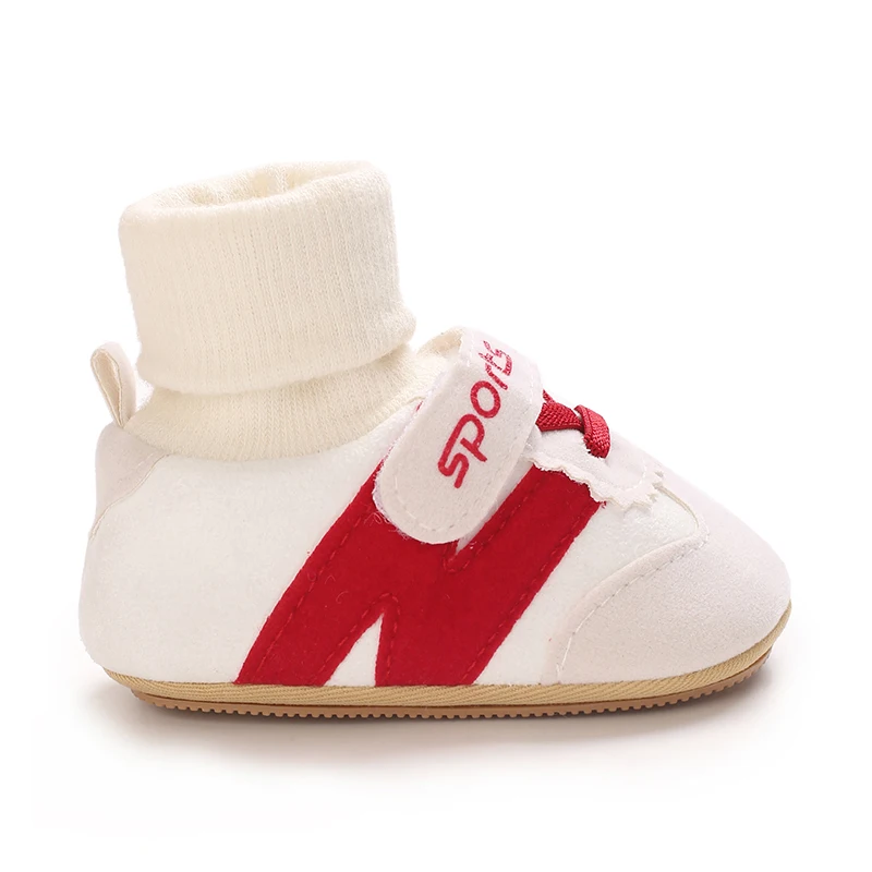 أحذية وجوارب سميكة لحديثي الولادة في الخريف والشتاء مناسبة لكل من الذكور والإناث مع كعب دافئ وغير قابل للانزلاق