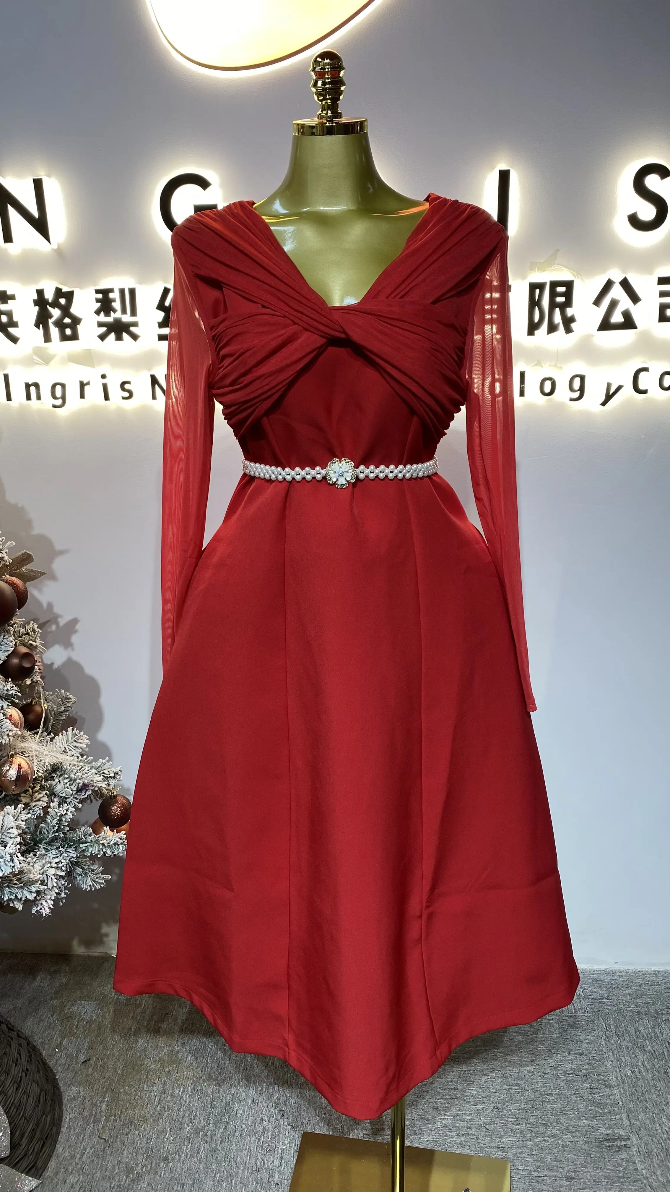 فستان بناتي لخريف وشتاء 2025 جديد ملتوي بأكمام طويلة ومرقعة وجيب للخصر-GZXX372