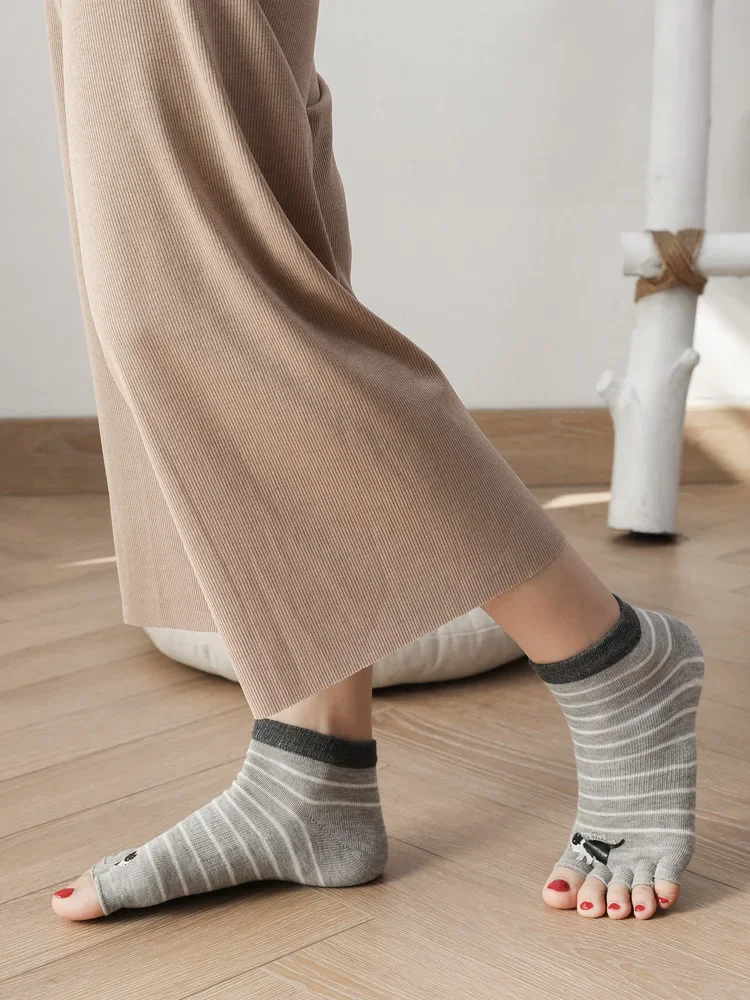 5 Pairs Summer 5 Toe Open Toe Five Finger Socks Women's Cotton Stripe Short Tube Thin Split Toe Socks Sweat Cartoon Cat