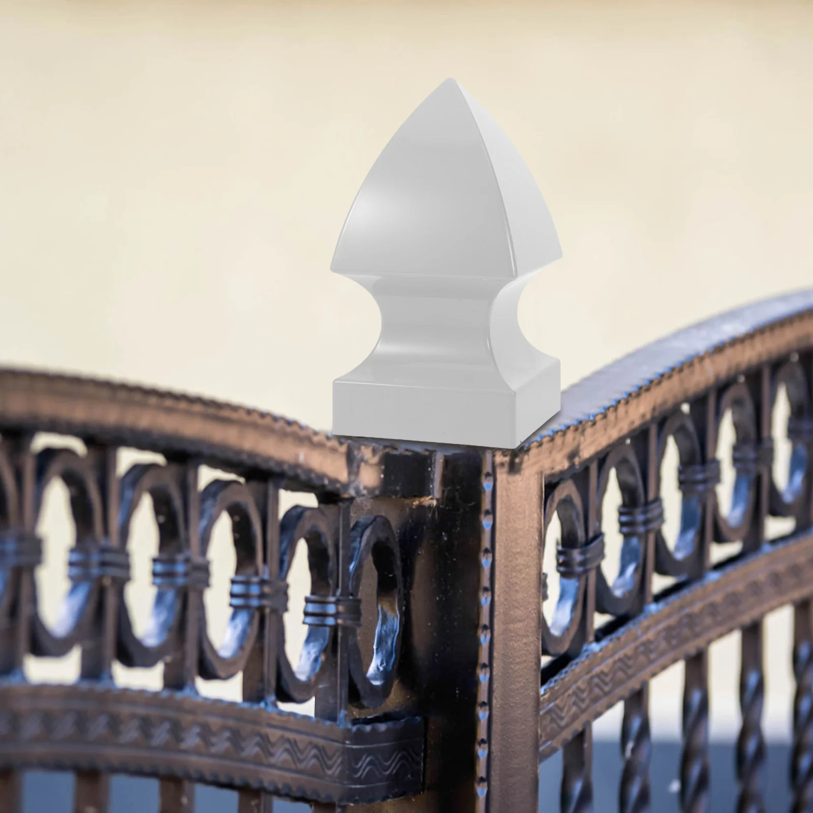 القوطية نمط 5 "X 5" بولي كلوريد الفينيل سياج آخر قبعات رمادي داكن في الهواء الطلق الدرج درابزين نهاية يغطي الطقس مقاومة سطح السفينة درابزين