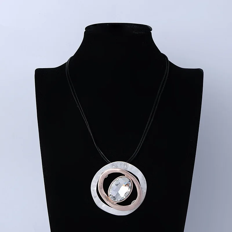 Short necklace popular hot-selling European and American round two-color autumn and winter women's metal fashion versatil
