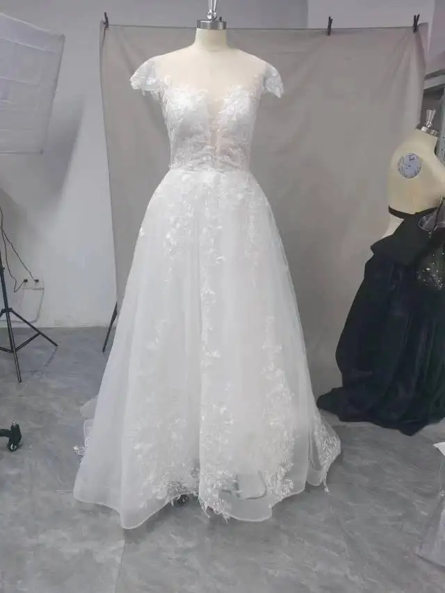 Abito Da Sposa a-line con scollo a v su misura con spalline sottili cappella treno Abito Da tuta completo in Pizzo Macramè Backless