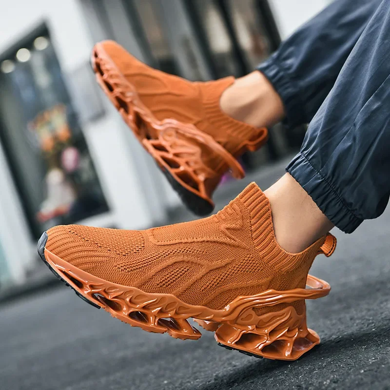 

2024 Summer Textile Casual Sports Shoes Sock Mouth One Foot Slip on Set Foot Lazy Shoes Men's New Blade Shoes