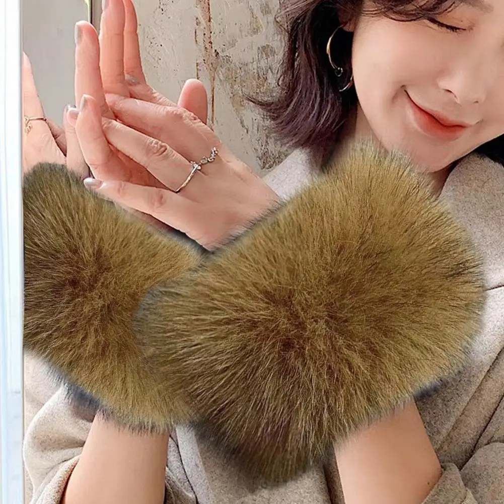 Soft Wrist Cuffs Winter Faux Fur Wrist Cuffs for Women Fluffy Arm Warmers for Skiing Parties Outfits Soft Furry Bands for Autumn