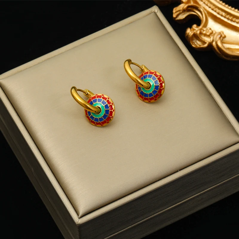 Women's Retro Round Flower Pattern Necklace Earrings Set