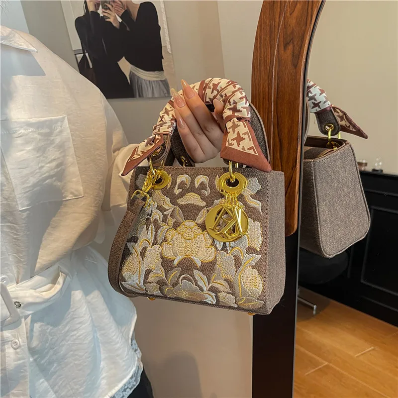 

Stylish And Elegant Ladies Handbag Leather Shoulder Bag Crossbody Tote Designer Luxury With Gold Hardware