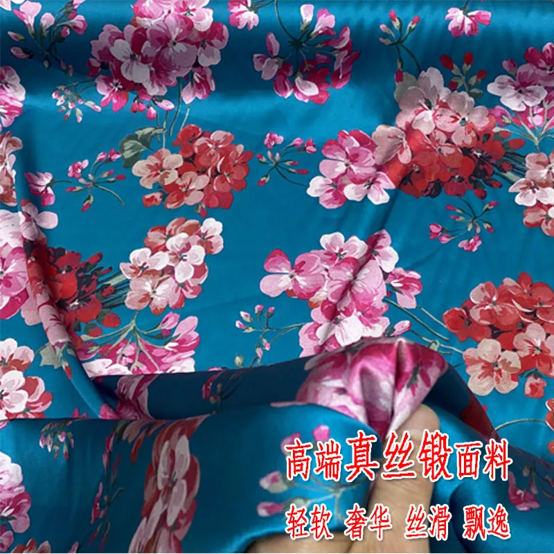 Tessuto Cheongsam per camicia con gonna stampata a fiori e piante in raso elasticizzato di seta da 19 momme