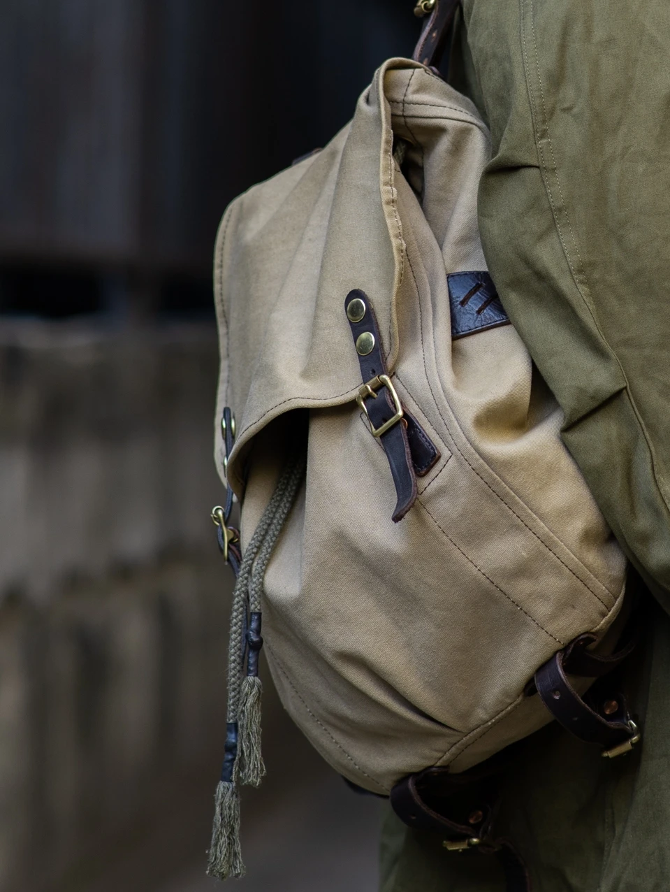 حقيبة ظهر عصرية كلاسيكية عالية الجودة من جلد البقر للرجال ذات سعة كبيرة حقيبة مدرسية كاجوال للسفر وتسلق الجبال والتخييم #5