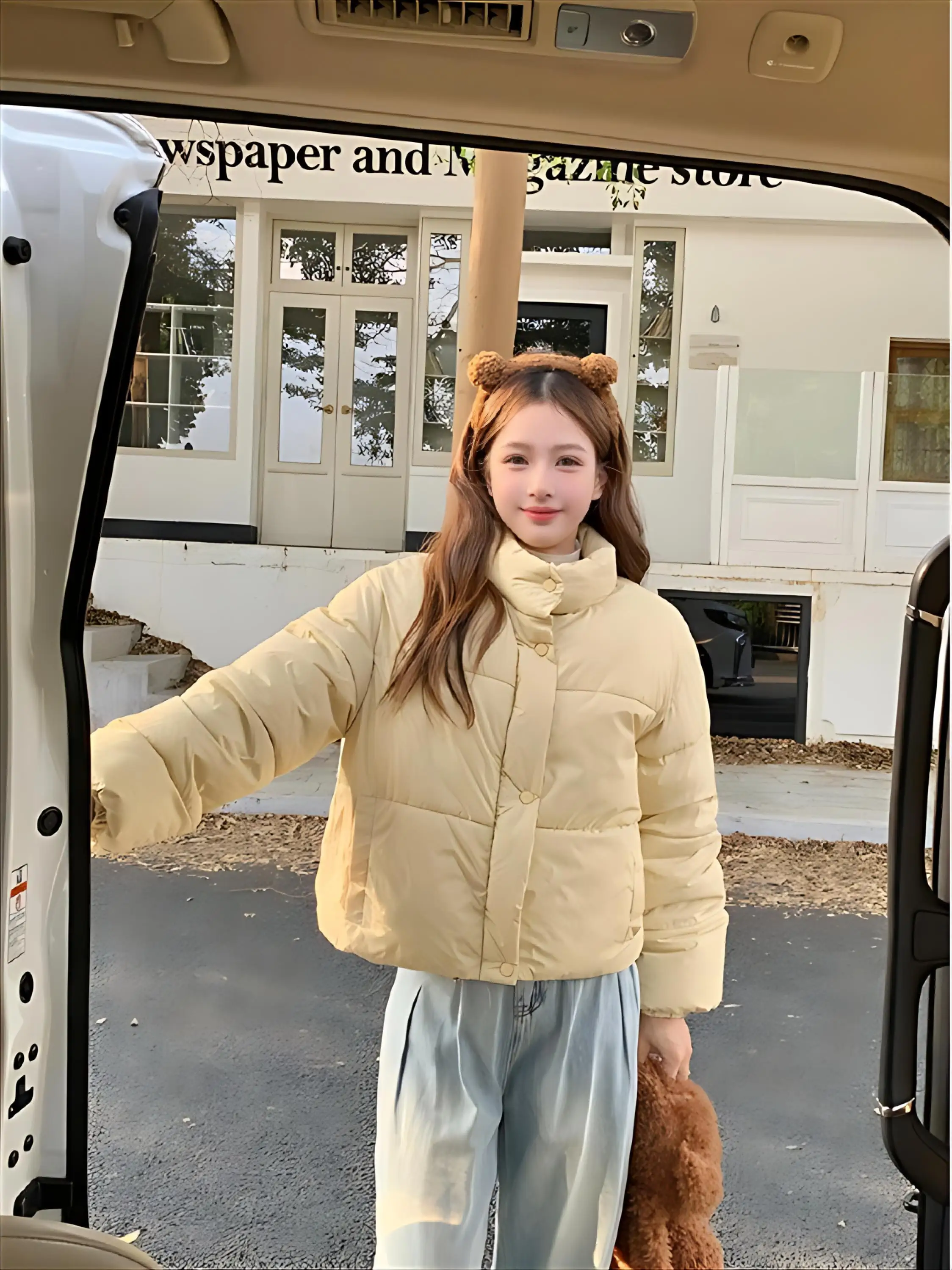 

Женские белые пуховики-парки с рукавами реглан, диагональным кроем и асимметричным дизайном