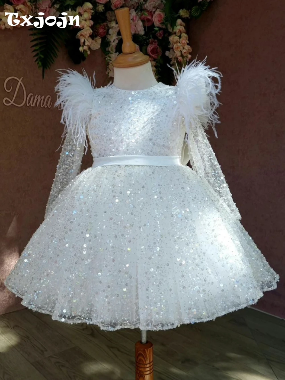 

Shiny Sequins Feathers Girl Dresses For Wedding Birthday Party Graceful Luxury White Princess Gown Stage Performance