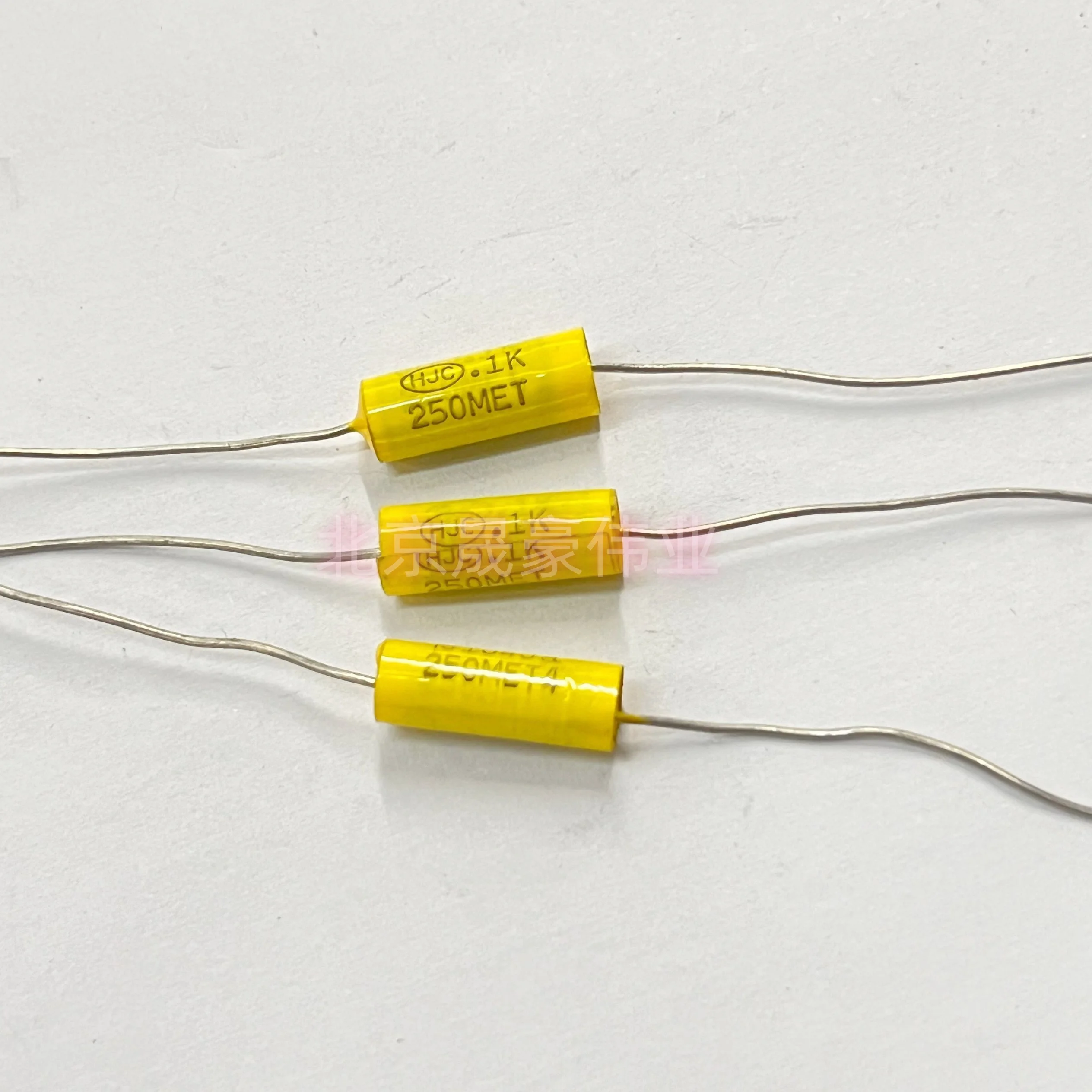 10pcs  250V102 103 104 axial non inductive film capacitor 250V0.01UF/0.1UF axial audio capacitor