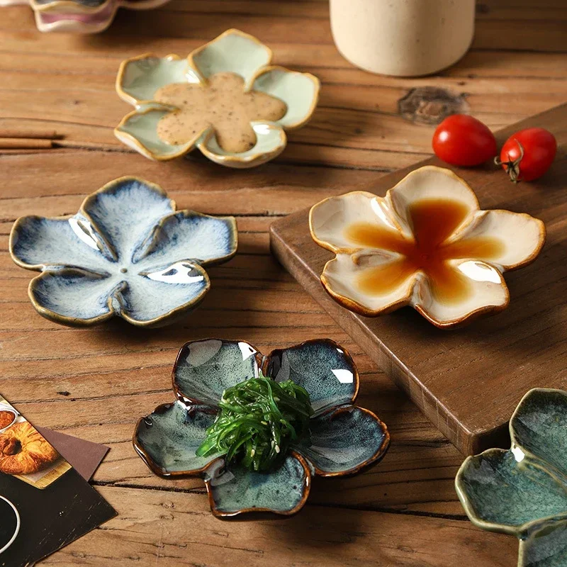 Retro Kiln-Baked Ceramic Petal-Shaped Dipping Plate, Lightweight Seasoning & Sauce Dish for Home & Restaurant Use