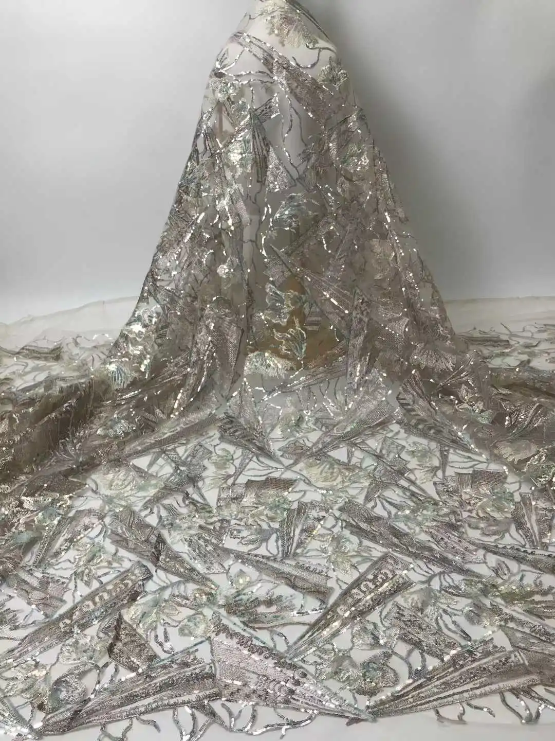 아프리카 나이지리아 비즈 프랑스 메쉬 레이스 스팽글 고품질 2025 자수 레이스 스팽글 레이스 웨딩 드레스 여성용