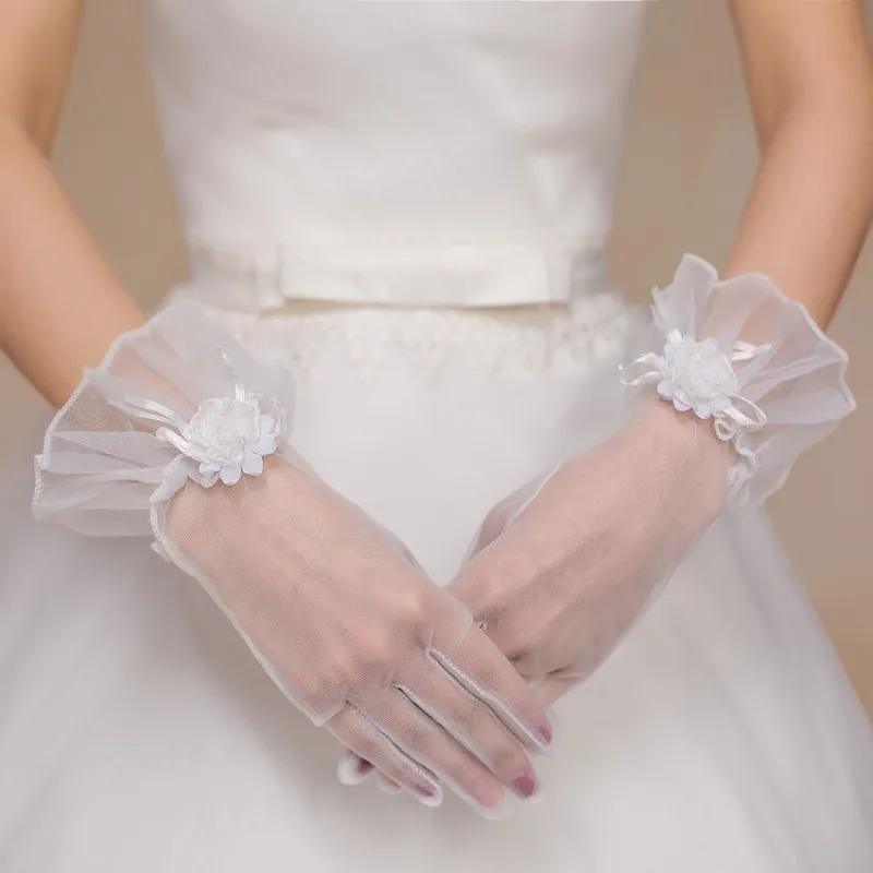 

White Bridal Gloves Wedding Accessories Short Lace Gloves with Daisy Embroidery