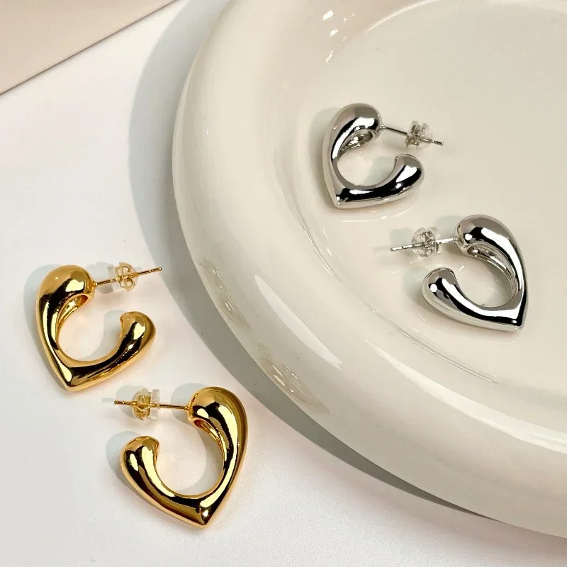 Fashion Jewelry European and American Design Metal Heart Hoop Cool Trend Earrings For Women Party Gifts Hot Sale Dropshipping