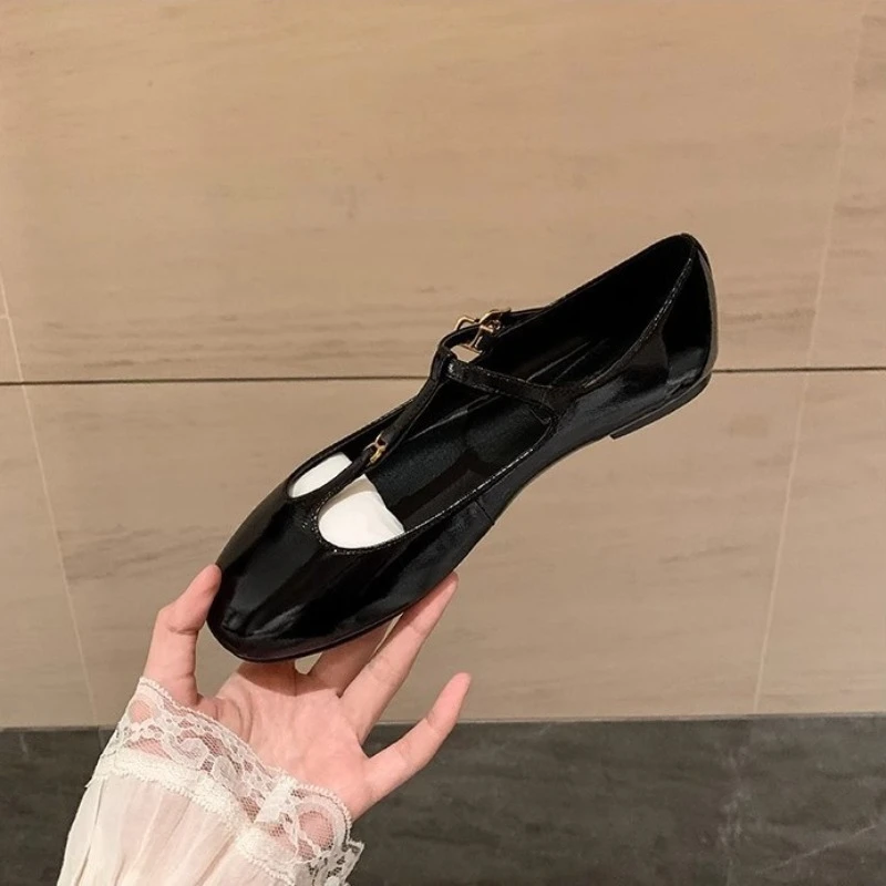 T-strap Mary Janes Shoes Women Patent Leather Elegant Black Ballet Flats Shoes Female Shiny Glossy Buckle Strap Pumps Loafers