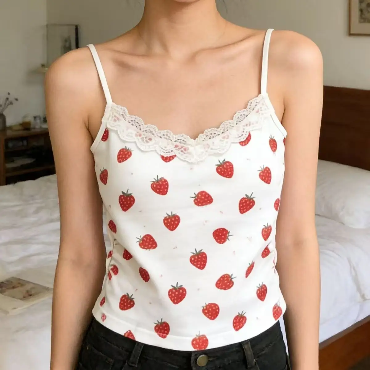2026 Korean Strawberry Girl Fresh Sweet Lace Edge Strap Tank Top Women Slimming Look Interior Crop Tops Camisole Trendy Y2k Tops