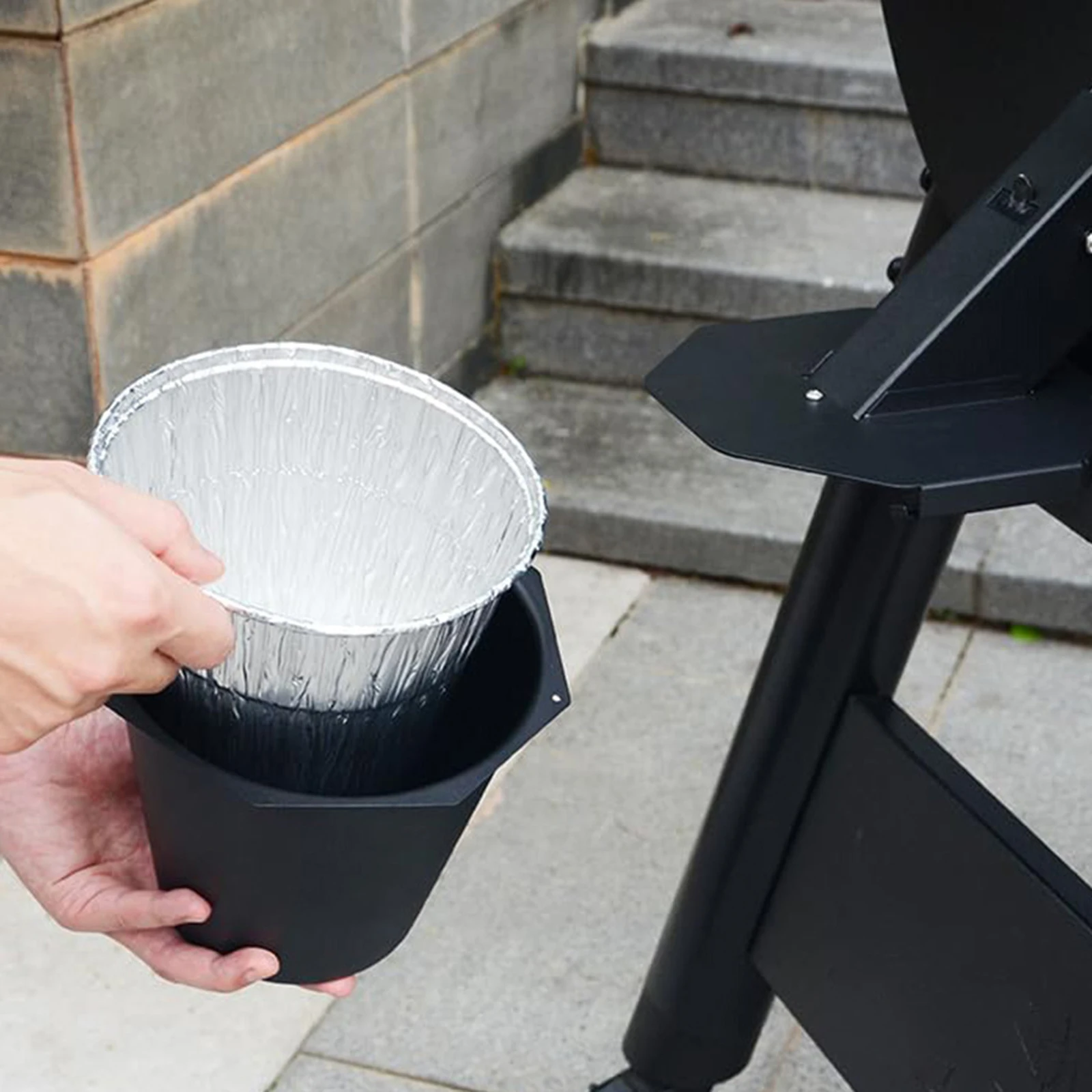 

Grease Catcher with 12 Foil Liners Lid Coating Metal Bucket Heat-Resistant Grease Collection Container for Home Kitchen