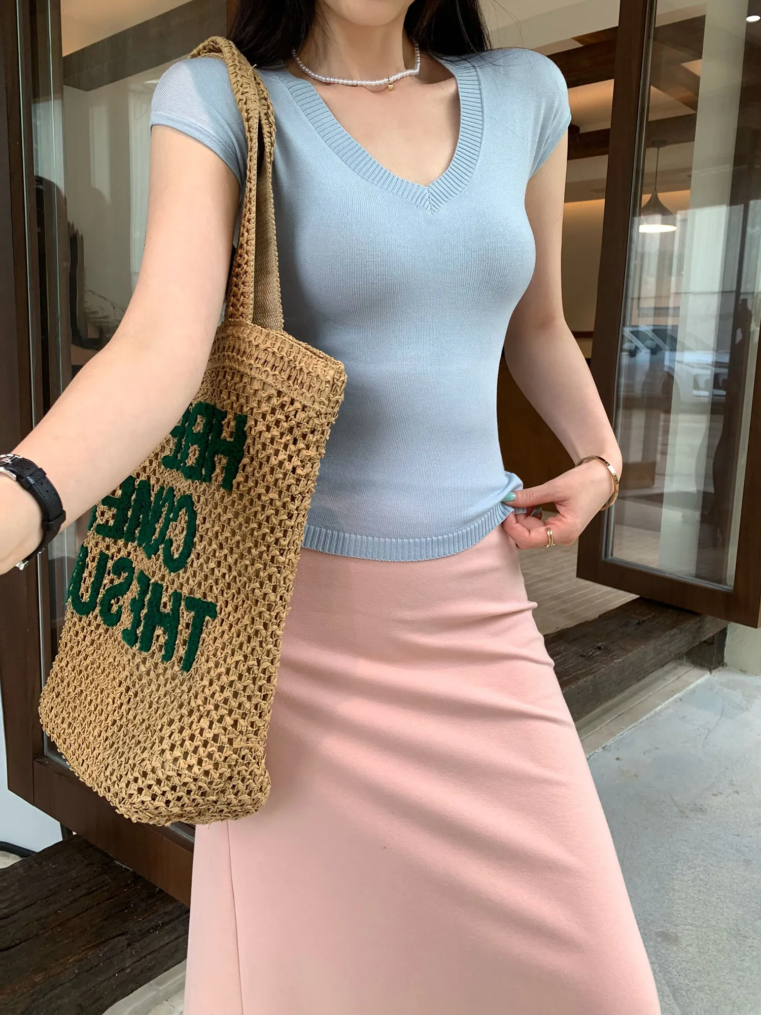 

Stunning Slim Fit V Neck T Shirt Women Summer 2026 New Unique Beautiful Waist Cinched Sleeveless Knitted Top Casual Chic Style