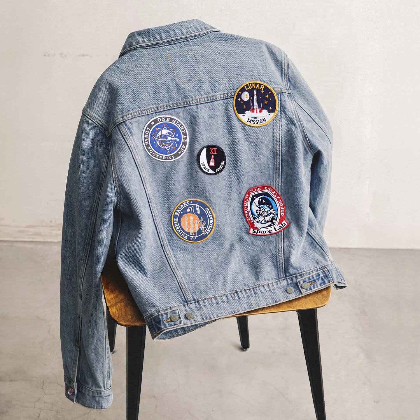 Maden Women‘s Heavyweight Washed Denim Jacket Relaxed Fit Trucker Jacket Utility Workwear Turn Down Collar Casual Outerwear