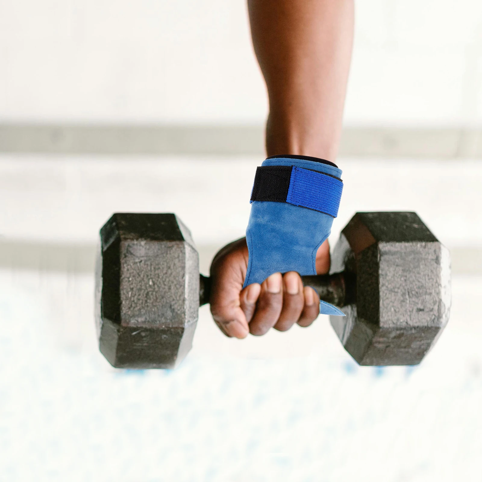 

Non slip Wristband Fitness Pad Velvet PU Barbell lifting Palm Protector Blue Right Hand Weightlifting Gloves Sports Palm Pads