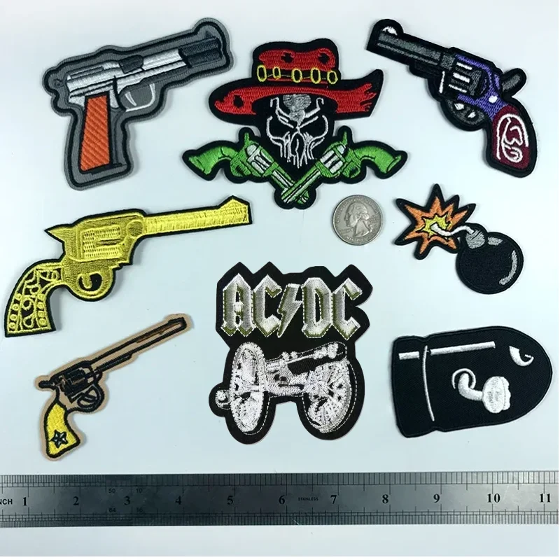 Remendo de pano de bala de revólver de cowboy de crânio de canhão de pistola, remendos de sapatos e chapéus bordados com fundo adesivo de desenho animado