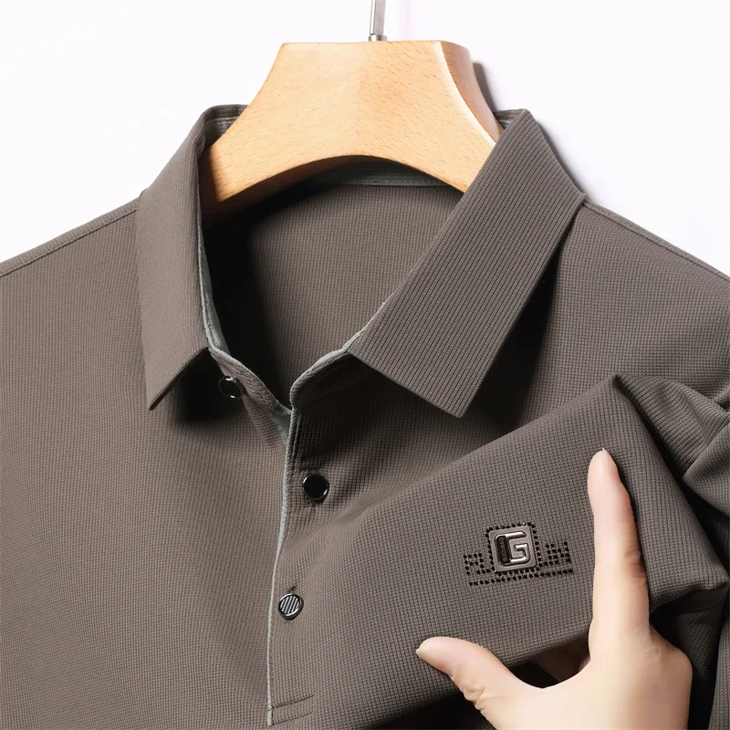 New Men's Business Casual Short Sleeved Shirt with Badge Solid Color Polo Shirt Fashionable Breathable Comfortable Versatile Top