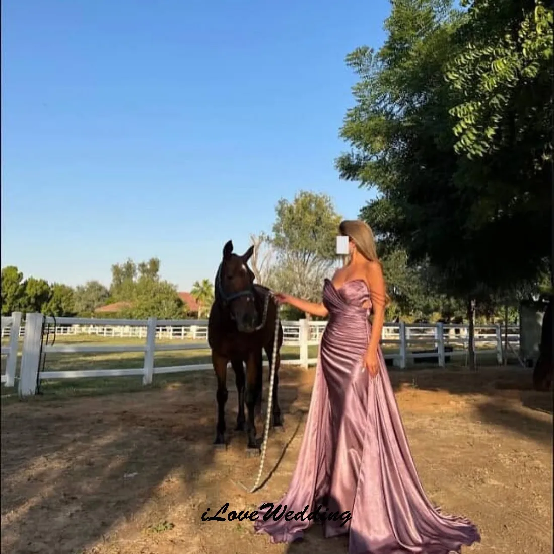 فساتين سهرة أرجوانية مخصصة على شكل حرف v 2025 ساتان أنيق على شكل حرف a للحفلات الراقصة فساتين رسمية سويب تراين مطوي فستان حفلات نسائي