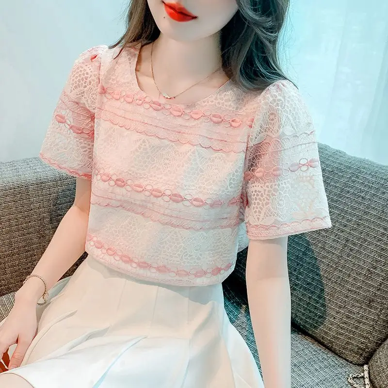 Women\'s 2024 New Summer Fashion Chic Loose Crew Neck Hollow Out Striped Lace Contrast Color Commute Short Sleeve T-shirts Tops