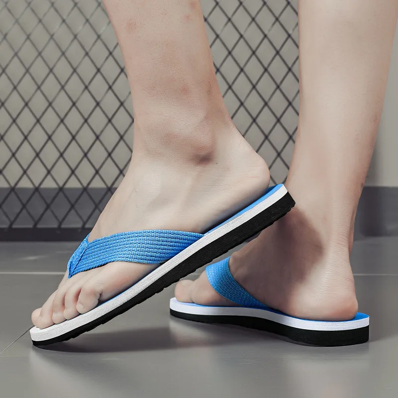 New Cheap House Shoes Man Fashion Red Beach Flip Flops Men Lightweight Soft Bathroom Slippers Male Flat Sandals pantoufle homme