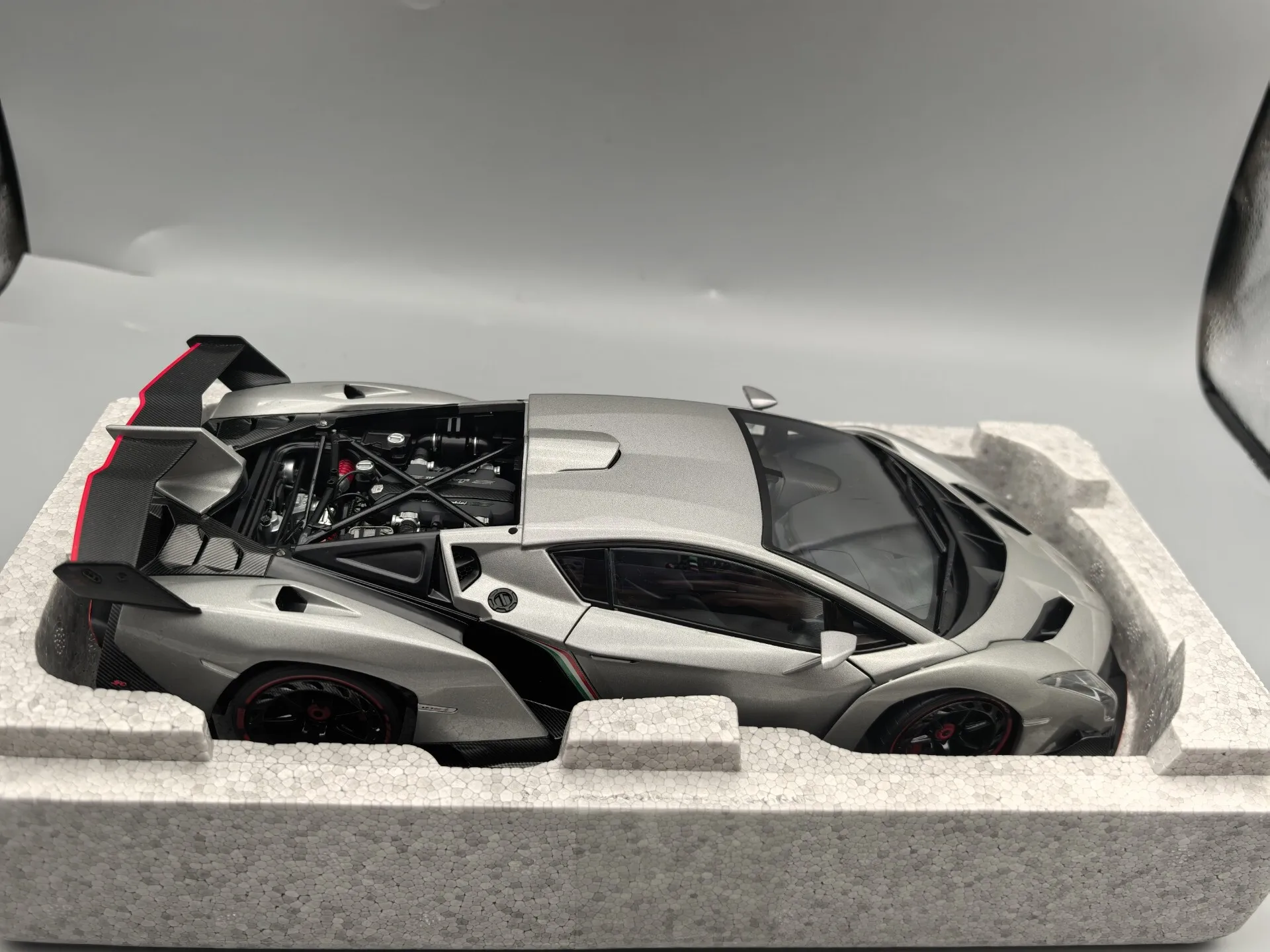 Autoart 1:18 VENENO gris Simulation édition limitée tout ouvert alliage métal statique modèle de voiture jouet cadeau