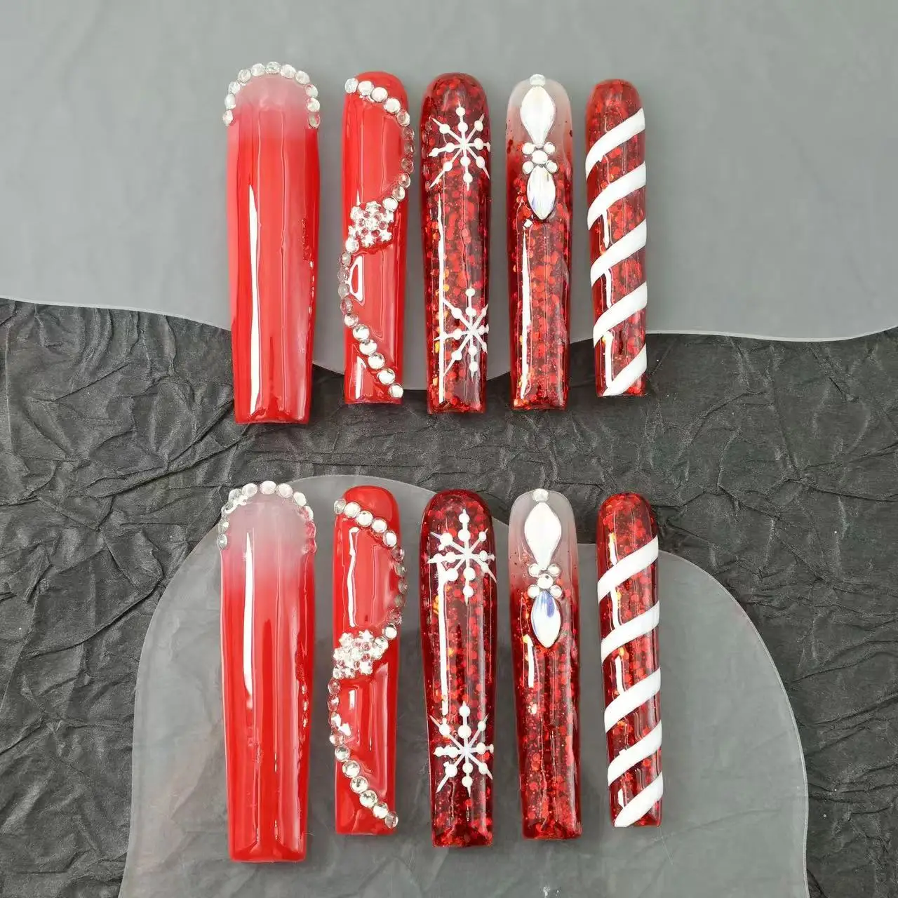 10 قطع من الأظافر المزيفة المصنوعة يدويًا من سلسلة حمراء طويلة فاخرة وخفيفة الوزن، مانيكير مزيف لعيد الميلاد #4